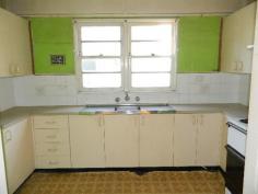  42 North St Fairfield NSW 2165 READY FOR RENOVATION!  	 3 bedroom fibro house on a 702m2 block  	 17.985m frontage & R3 zoning  	 Features separate lounge & eat-in kitchen  	 Great home for knockdown or renovators Type: House Bed: 3    Bath: 1     Land Area: 702 sqm (approx) 
