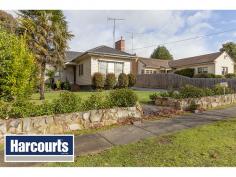  86 Clifford St Warragul VIC 3820 $359,000 Property Information Located in sought after Clifford Street within close proximity to Warragul's CBD is this impressive 3 bedroom, 1 bathroom family home on approximately 740 m2 with 4 car accommodation (double garage and double car port). The many features include split system air conditioning, ducted heating, high ceilings, decorative cornice, newly renovated central bathroom and 2 separate livings areas. There are landscaped gardens plus a sealed concrete driveway leading all the way to the spacious rear yard. With great street appeal and a perfect location this ideal home has it all. Call now for an inspection. Property Type 	 House 