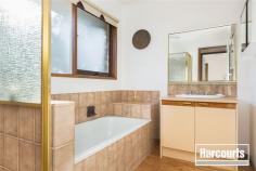  1/62 Victoria St Hastings VIC 3915 Property Information Auction Date: Saturday 4 Jul 12:00 PM (On site) Here lie's a great opportunity to secure one of Hastings finest unit's only minutes stroll to all the High St has to offer. With open living, updated kitchen and a huge wrap around courtyard/garden makes this low maintenance gem well suited to all investors, downsizers, first home buyers and anyone after that ideal pad to call home. Comprising: 2 bedrooms, central bathroom, open plan kitchen, meals and lounge, separate laundry, rear sun room, single car garage, undercover entertaining and large garden. Close to High St, shops, cafes, restaurants, supermarkets, schools, the foreshore reserve and minutes drive to freeway access and the Mornington Peninsula's leading beaches. Property Type 	 Villa Garaging / carparking 	 Single lock-up Construction 	 Brick veneer Kitchen 	 Open plan Living area 	 Open plan Main bedroom 	 Double Bedroom 2 	 Double Main bathroom 	 Bath, Separate shower Laundry 	 Separate Outdoor living 	 Entertainment area (Covered), Garden 
