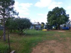  118 Currajong St Parkes NSW 2870 $130,000 Develop & Prosper This 999sqm block is set in a great location on Currajong Street, has rear lane access and wide frontage. There is an old house that is currently rented. This is a great block for a townhouse or unit development subject to a DA. Blocks of this size and location are very rare. DETAILS ID #: 0000266269 Price: $130,000 Type: House Bed: 2    Bath: 1     Land Area: 999 sqm (approx) 