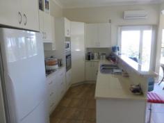  12 WILLIAM St Parkes NSW 2870 $249,000 Perfect & Panoramic Seeing is believing, this beautiful compact three bedroom home is fully renovated to a high standard and the views are fantastic. The modern kitchen features a stainless steel wall oven, cooktop, dishwasher as well as a corner pantry. The bathroom has been tastefully renovated. The living area is open plan with the kitchen and has amazing views. The home is fully insulated and has new cladding. All this set on a huge 1012sqm block with rear lane access and a 2 car open garage. This is a great home in a great location so call today to arrange an inspection. DETAILS ID #: 0000247842 Price: $249,000 Type: House Bed: 3    Bath: 1    Car: 2     Land Area: 1012 sqm (approx) 