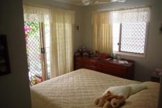 4/31 Oswald St Allenstown QLD 4700 $239,000 PRICE REDUCTION; PERFECT TOWNHOUSE; DOWNSIZER; OR INVESTMENT Property ID: 7229632 Immaculate 2 bedroom brick unit situated in beautiful elevated southside location close to all facilities. Separate shower, airconditioning,security screens and private alfresco area. One of five in a quiet unit complex with extra visitor parking. Popular for person downsizing; wanting a town residence or as an investment rental. 
