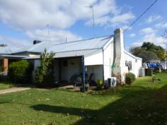  118 Currajong St Parkes NSW 2870 $130,000 Develop & Prosper This 999sqm block is set in a great location on Currajong Street, has rear lane access and wide frontage. There is an old house that is currently rented. This is a great block for a townhouse or unit development subject to a DA. Blocks of this size and location are very rare. DETAILS ID #: 0000266269 Price: $130,000 Type: House Bed: 2    Bath: 1     Land Area: 999 sqm (approx) 