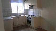  1/10 Toormina Pl Coffs Harbour NSW 2450 $250 per week 	 Sun Drench Unit in CBD !  * 2 bedroom unit  * Polished timber floors  * New kitchen with stainless steel appliances  * Large main bedroom  * 2nd bedroom  * Internal laundry  * Sundrench balcony  * Available 7th August  * Call agent for appointment to view 