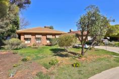  11 Elinda Ct Red Cliffs VIC 3496 $150,000 - $165,000  Secure and Convenient You will be immediately impressed once you step into this safe and secure home situated in quiet court just a short stroll to Red Cliffs and all its amenities. Connected to natural gas and with a steel frame this brick home is in excellent condition and is suitable to not only owner live in but also investors. Well kept home with renovated kitchen featuring dishwasher and gas heating, rev cycle and evaporative cooling. Features Built-In Robes Evaporative Cooling Dishwasher Gas Heating Price Guide: $150,000 - $165,000   |  Land: 288 sqm approx 	  |  Type: House  |  ID #322583 