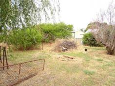  43 Recreation Rd Waroona WA 6215 $160,000 RENOVATE AND REAP REWARDS 3 1 3 1,010 sqm * 3x1 home on a 1010sqm block in a nice part of town * Side access, big double workshop, carport, garden shed * 30 mins to Mandurah, 45 mins to Bunbury and 1hr to Perth Additional information Property Type House  Property ID 11869100403  Street Address 43 Recreation Road  Suburb Waroona  Postcode 6215  Price $160,000  Land Area 1,010 sqm 