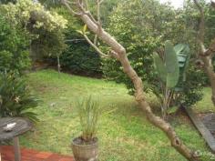  18 Clairvaux Rd Vaucluse NSW 2030 $1,400  Three bedroom + Study - Great location Large freestanding three bedroom home. Large rear yard with storage shed, separate living and dining areas, three good sized bedrooms with built-ins, separate eat-in kitchen and two bathrooms. Other features include study, timber floors throughout, space for two cars 