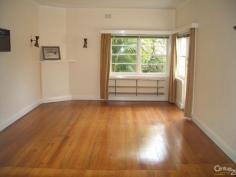  18 Clairvaux Rd Vaucluse NSW 2030 $1,400  Three bedroom + Study - Great location Large freestanding three bedroom home. Large rear yard with storage shed, separate living and dining areas, three good sized bedrooms with built-ins, separate eat-in kitchen and two bathrooms. Other features include study, timber floors throughout, space for two cars 