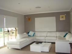  41 Frederick Dr Oyster Cove NSW 2318 $340,000 Water Views Over Oyster Cove Bedrooms3Bathrooms1Carspaces2This renovated home is a must to view - 3 bedrooms, separate dining, open plan kitchen, ducted air conditioning and large lounge room with balcony to capture the water views. Kitchen and the home has recently been renovated throughout. Quality appliances throughout. Call now to arrange your inspection - you will be pleasantly surprised. Property Features Property ID 	 10583083 Bedrooms 	 3 Bathrooms 	 1 Garage 	 2 Air Conditioning 	 Yes Dishwasher 	 Yes 