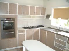  18 Clairvaux Rd Vaucluse NSW 2030 $1,400  Three bedroom + Study - Great location Large freestanding three bedroom home. Large rear yard with storage shed, separate living and dining areas, three good sized bedrooms with built-ins, separate eat-in kitchen and two bathrooms. Other features include study, timber floors throughout, space for two cars 