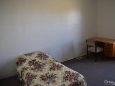  80 Peak Hill Rd Parkes NSW 2870 $375,000 HIGHWAY FRONTAGE 2 acres {8094sqm} of Newell Highway frontage. Zoning: B4 mixed use. Three [3] bedroom with sleepout, formal lounge room, open kitchen dining, large workshop / garage with 3 phase power connected. Town water and septic connected. Currently leased at $260 per week. ID: 349408 Land Area: 8094 m² 