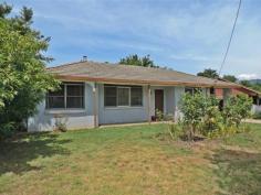  15 Claret Ct Bright VIC 3741 $330,000 FANTASTIC INVESTMENT OR STARTER 2 1 1 753 sqm (approx) Located in a quiet court, yet close to town, this two bedroom home on 753m2 in Claret Court is a great starter or investment opportunity. Renovated internally, the home comprises two good sized bedrooms, both with BIRs. The open plan living zone features new flooring, fresh paint and a wood fire to keep the house warm all winter. From the dining space you have access into the side courtyard where you could create a beautiful outdoor eatery. The new bathroom is a feature, with shower over bath, new vanity and WC. At the rear of the house is a sun room which could be used as an office or play space. Outside comprises plenty of storage in two sheds. The gardens are just waiting for you create your ideal landscape and put the finishing touches onto this home. Perfectly positioned with easy access to town via a walkway to Delany Avenue, this property would make for a great home or investment opportunity. Additional information Property Type House  Property ID 11607100222  Street Address 15 Claret Court  Suburb Bright  Postcode 3741  Price $330,000  Land Area 753 sqm (approx) 