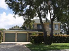  11 Sanderling Cl Salamander Bay NSW 2317 $629,000 More Home for Your $. What a fantastic opportunity to secure this large open plan home located in the "Horizons" Golf Estate. Featuring 4 good size bedrooms, ensuite to main, study and 3 huge living areas. The owners have moved interstate and have priced the home to sell.   Property Snapshot  Property Type: House Construction: Brick Veneer Land Area: 762 m2 Features: Dining Room Ensuite 