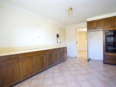  3 Sykes Pl Colyton NSW 2760 $380 Open House Monday 31/11/16 @ 4.30 to 4.45 Pm or Call Now for an Appointment! 4 bedroom home with built in wardrobes to 3 rooms, ceiling fans to 2 rooms, lounge room with air conditioning, dining off kitchen, tiled living areas & carpet to bedrooms, bathroom with separate toilet, internal laundry, double length carport, undercover entertaining area, garden shed. Granny flat at rear leased & yard fenced separately. 