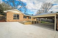  2/122 Maroondah Highway Healesville VIC 3777 $470,000-$480,000 New Open Plan with Ensuite Take advantage of this opportunity to buy a brand new spacious 3 bedroom townhouse with ensuite set at the rear of a 2 lot subdivision handy to shops and transport. The large open plan tiled living space has plenty of room for a large lounge suite and dining table. The kitchen features lots of bench space, gas cooktop, electric oven and dishwasher. Natural gas ducted heating, double carport, and water tank linked to toilets and laundry are also included. Brand new - and just for you! Price Guide: $470,000-$480,000   |  Type: House  |  ID #535684 
