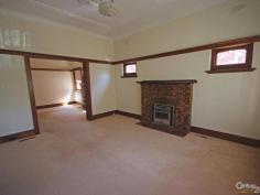  3 Lillimur Rd Ormond VIC 3204 $470 PW CLOSE TO SHOPS AND PUBLIC TRANSPORT This 2 bedroom Californian bungalow offers lots of period charm with modern conveniences.  Comprising entrance hall, separate lounge and formal dining room plus sunroom/study.  Kitchen features gas stove. Large backyard. Ducted heating throughout.  Only a short stroll to shops, public transport & Kilvington Girls Grammar school. PROPERTY DETAILS $470 PW ID: 391088 Available: 20/02/17  Pets Allowed: No 