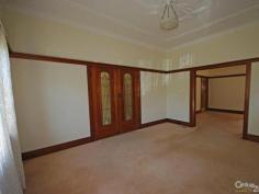  3 Lillimur Rd Ormond VIC 3204 $470 PW CLOSE TO SHOPS AND PUBLIC TRANSPORT This 2 bedroom Californian bungalow offers lots of period charm with modern conveniences.  Comprising entrance hall, separate lounge and formal dining room plus sunroom/study.  Kitchen features gas stove. Large backyard. Ducted heating throughout.  Only a short stroll to shops, public transport & Kilvington Girls Grammar school. PROPERTY DETAILS $470 PW ID: 391088 Available: 20/02/17  Pets Allowed: No 