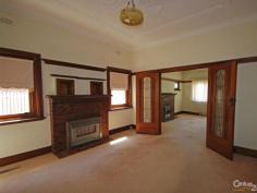 3 Lillimur Rd Ormond VIC 3204 $470 PW CLOSE TO SHOPS AND PUBLIC TRANSPORT This 2 bedroom Californian bungalow offers lots of period charm with modern conveniences.  Comprising entrance hall, separate lounge and formal dining room plus sunroom/study.  Kitchen features gas stove. Large backyard. Ducted heating throughout.  Only a short stroll to shops, public transport & Kilvington Girls Grammar school. PROPERTY DETAILS $470 PW ID: 391088 Available: 20/02/17  Pets Allowed: No 