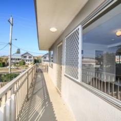  4/194 High Street, Southport, QLD 4215 $235,000 Situated on the fringe of the CBD and only walking distance to the Broadwater and all amenities, this central apartment is perfect for any investor, first home buyer or anyone wanting low maintenance living. Located in a small block of only six apartments and with low body corporate fees, this property is ready for immediate sale! 