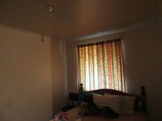  42 Wentworth St, Glen Innes NSW 2370 $130,000 * Brick & Tile 3 bedroom home * Wood heating in lounge room * Modern eat-in electric kitchen * Bath & shower in bathroom & separate toilet * Sunny north facing patio * Fully fenced property with large level back yard * Currently rented for $190 per week 