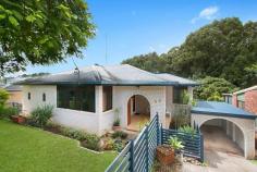  25 Bellevue Ave, Bray Park NSW 2484 $469,000 This brick veneer home has good proportions throughout and is located in a lovely quiet area, close to shops with the bus at the door. Offering a large, completely self-contained granny flat downstairs, this space is ideal for extended family, teenagers, guests or additional income. Upstairs has two separate living areas, a sunroom, 3 bedrooms and ensuited master bedroom with walk-in robe. Good areas for storage with a fully fenced courtyard at front and a flat rear yard with rear reserve access for a boat or trailer at the rear. FEATURES: Air Conditioning Built-In Wardrobes Close To Schools Close To Shops Close To Transport Rear Access Secure Parking 