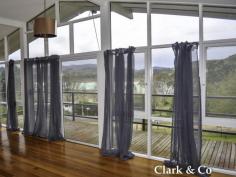  3475 Maintongoon Road, Bonnie Doon, VIC 3720 $298,000 A great care free home overlooking the Bonnie Doon arm of Lake Eildon. Open plan living area leading onto the large outdoor balcony through expansive glass doors. Recently renovated kitchen & bathroom, beautiful polished floor boards, under cover storage all positioned on a large block. Only a minute to Lake Eildon and a cruisey 15 minutes to Mansfield. Features  Split-System Air Conditioning  Split-System Heating  Balcony  Water Tank 