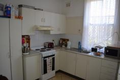  Moree 38 OAK STREET Moree NSW 2400 $128,000 INVESTMENT PROPERTY * 3 BEDROOMS  * ENCLOSED FRONT SUNROOM * COMBINED KITCHEN/ MEALS * LOUNGE ROOM - IN-WALL R/C AIR-CON * DOUBLE LOCK-UP SHED * FULLY FENCED REAR YARD CURRENTLY TENANTED AT $230/WEEK 
