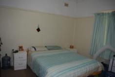  Moree 38 OAK STREET Moree NSW 2400 $128,000 INVESTMENT PROPERTY * 3 BEDROOMS  * ENCLOSED FRONT SUNROOM * COMBINED KITCHEN/ MEALS * LOUNGE ROOM - IN-WALL R/C AIR-CON * DOUBLE LOCK-UP SHED * FULLY FENCED REAR YARD CURRENTLY TENANTED AT $230/WEEK 