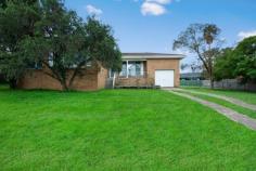  19 Simpson Terrace Singleton NSW 2330 $325,000 This delightful three bedroom home is perfectly positioned on a 802 square metre (approx) block in Darlington Estate. - 3 good sized bedrooms, two with built-in wardrobes - Tidy bathroom includes shower, bathtub and separate toilet - Light and airy lounge room overlooking front garden - Combined kitchen and dining rooms - Split system air conditioning provides all year comfort to living areas - Separate laundry with external access - Single lock up garage with off street parking - Spacious fenced back yard with plenty of room for a pool, storage or trampoline - Currently renting for $300 per week rent on a continuation agreement 