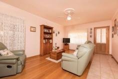  1A Dunning Drive Mildura VIC 3500 $320,000-$352,000 Who said you can't have it all! This spotless 3 br home has been meticulously cared for and offers the combination of low maintenance living but with all the extras. A manicured 471m2 lot with grassed rear yard, pop up sprinklers, 20 x 12 workshop shed and superb outdoor entertaining. Inside, the Tassie oak kitchen and floorboards lift the home above its peers and features BIR's and CF's to all bedrooms. Ideal for retirees wanting security, quality and that all important location. FEATURES: Air Conditioning Built-In Wardrobes Close To Shops Close To Transport Garden Polished Timber Floor Secure Parking. 