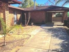  28B Gowman Way Ravenswood WA 6208 $199,000 * Neat & tidy brick & tile 3 bedroom, 1 bathroom duplex with a spacious yard backing onto parkland. * Only a short walk to the iconic river front Ravenswood Hotel to enjoy a meal with friends & watch the boats cruise by. KEY FEATURES: Fire Place Split System (Air Con).. 