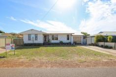  21 Backland Street Sinclair WA 6450 $285,000 This comfortable 3 bedroom, 1 bathroom home sits on a large 1012sqm block and includes remodelled interior with open plan living, rev cycle aircon, new bathroom and laundry nook. Entertaining size exterior decking while gated side access leads to separate triple garage. Garaging for single vehicle UMR. 
