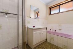  5/53 Eyre Street Echuca VIC 3564 $190,000 This two bedroom unit is currently tenanted until 12/06/2020 and returns $245pw. There is an enclosed courtyard and single carport. Well maintained this would make an ideal addition to your investment portfolio. FEATURES: • 	 Built-In Wardrobes • 	 Close To Schools • 	 Close To Shops • 	 Close To Transport;Air Conditioning.. 
