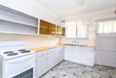  2/243 Bacon Street Grafton NSW 2460 • 	 2 carpeted Bedrooms with ceiling fans and built ins • 	 Lounge, original Kitchen with electric stove • 	 New air conditioner will be installed • 	 Bathroom has shower, toilet and vanity • 	 External shared laundry • 	 Electric HWS • 	 Shared Carports at back of units • 	 No Pets • 	 We accept Form 1 Applications. * STEPS FOR A SUCCESSFUL APPLICATION: 1. View the advertisement for the property thoroughly 2. Drive by the property and ensure that you are happy with the location and look of the property 3. Apply using the online applications 4. Successful applications will be contacted to inspect the property.. 