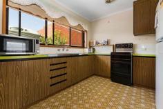  5/53 Eyre Street Echuca VIC 3564 $190,000 This two bedroom unit is currently tenanted until 12/06/2020 and returns $245pw. There is an enclosed courtyard and single carport. Well maintained this would make an ideal addition to your investment portfolio. FEATURES: • 	 Built-In Wardrobes • 	 Close To Schools • 	 Close To Shops • 	 Close To Transport;Air Conditioning.. 