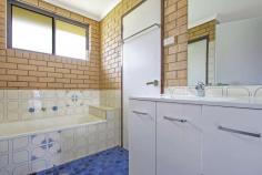  20/520 Kaitlers Road Lavington NSW 2641 $132,000 Here is a superb opportunity whether you're an owner occupier or investor to secure this tidy unit. Comprising two bedrooms with built in wardrobe to master and two way bathroom featuring bath, shower and vanity with separate toilet. The open plan lounge, dining and kitchen provides great space plus a separate laundry. This unit has recently been partially refurbished with new floor coverings, paintwork and doors. Conveniently located within close proximity to schools and public transport. Estimated rent $185 per week. No matter how you approach it, this opportunity is worth your consideration. FEATURES: • 	 Air Conditioning • 	 Built-In Wardrobes • 	 Close To Schools • 	 Close To Shops • 	 Close To Transport.. 