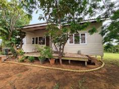  2 Orr Street South Carnarvon WA 6701 $205,000 Three bedroom, one bathroom Fibro home on an 805sqm approx. corner block. Features include high ceilings, open plan living and dining, polished timber floors, air-conditioning, venetian blinds and spacious kitchen. Double doors lead to a raised patio area, established gardens including large shaded trees, undercover garden bed, shed/workshop, dual access from McNish and Orr Street. Ideal for first home buyer or investment property. 