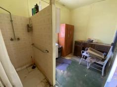  1 Aitken Rd Koorda WA 6475 $39,500 Private 2195m2 setting on the edge of town – 1930 Fibro/Iron home 3 Bed – Renovated kitchen with wood fire metters stove – front and rear porch External wet area – 4 Airconditioners But for $39 500 we have already allowed for improvement costs. It’s a Bargain! 
