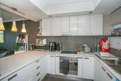 165 Derby Rd Shenton Park WA 6008 $525,000 This easycare TWO bedroom apartment is afforded stunning parkland views from the 5th floor of the iconic "Parkview" building. Fabulous location within walking distance to QE11, Kings Park, Shenton Park village and minutes to UWA, the CBD and Subiaco shopping centres. NB: This property is leased at $400 per week until 22/08/2022. Assorted furniture included in the sale. 