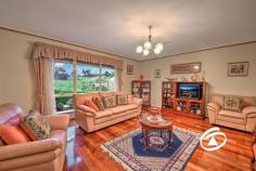  25 Newman Court Berwick VIC 3806 $1,000,000 - $1,050,000 Located in the quiet court directly opposite St Margaret’s Berwick Grammar and within walking distance to many other excellent schools. It presents an opportunity to enjoy the many benefits of an ‘in town’ lifestyle. Local shops, cafes and eateries are a brisk walk away! A custom built, quality home, it features four bedrooms, 3 living areas and a perfectly oriented sun filled rear garden with covered alfresco. Other features of note include, polished timber floors, generous double garage with direct internal access, security blinds to all windows and fully established gardens that compliment its contemporary façade. An investment in you family’s future that will reward you! 