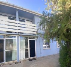  2/8 Lovegrove Drive Araluen NT 870 $279,000 Are you looking for a smart investment opportunity or simply ready to become an Owner? This property in Araluen might be the one for you. The first floor is tiled throughout and contains an open-plan living and kitchen area. The kitchen includes electric cooking and ample cupboard space with room for a dishwasher. Adjacent to the kitchen is the good-sized laundry with a small storage room. Located upstairs are two good-sized bedrooms with built-in wardrobes and split-system airconditioning. – 2 bedroom 1 bathroom multi-level unit – Built-in wardrobes in both rooms – Split system air-conditioning throughout – Good sized laundry with a small storage room – Private courtyard – One undercover allocated parking space with visitor parking in the complex 