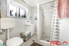  4/4 Anne Street Tamworth NSW 2340 $219,000 A rare offering suited to investor or first home buyer. Situated in South Tamworth, close to schools and shops, you'll find this tidy one bedroom unit. Boasting a generous sized bedroom, complete with a built in wardrobe, reverse cycle split system, one bathroom and a single carport. 