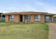  194 Ogilvie Rd Warwick QLD 4370 $439,000 Are you in the market for an investment property which is low maintenance, well located and comes with an excellent rental return? Look no further! I have the perfect opportunity to present to you! Located in the highly sought after area of Glennie Heights, within walking distance to the Warwick Golf Club plus the River Walk, schools and sporting facilities. It is also a very convenient distance to the CBD. It is no wonder this part of town is extremely popular! This home has had an internal makeover which includes new floor coverings. new blinds, fresh paint plus a stunning new kitchen and appliances which in turn means that it will be extremely low maintenance down the track. This property is currently rented at $460 per week until 5th January 2024 with excellent tenants in place. Features include: Master with split system and walk in robe 2 x other built in bedrooms Large open plan living with split system Stunning kitchen with stone benches & soft close drawers Dishwasher & electric appliances Ceiling fans Tidy bathroom + separate toilet Fenced & private backyard 800 sqm corner allotment Garden shed 