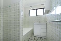  5/70 Church Street Wollongong NSW 2500 $560,000 - $595,000 Renovated two bedroom apartment in the Heart of Wollongong's vibrant CBD, positioned a very short stroll to the beautiful beaches, CBD & various transport options. Great for first home buyers looking for a solid traditional brick building with potential for a strong return if quality investments are your thing. Features include: Generous sized bedrooms Modern kitchen with stainless steel Westinghouse oven Recently replaced carpet & paint throughout Combined lounge and dining area Internal laundry Single carport Lock up storage 