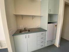  Unit 5/7 Severin Ct Thurgoona NSW 2640 $120,000 This neat 1 bedroom unit has open plan living area with split system heating and cooling, kitchenette, bedroom with built-in robes plus spacious ensuite with easy access to the large shower plus handrails. Located in Thurgoona Rise gated complex, you can live amongst likeminded friends and enjoy activities in the common dining room. Home-style freshly cooked meals can be provided for your convenience. Situated opposite the Thurgoona Shopping centre and public transport, this is an ideal property for all people over 55 years of age. 
