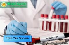  Klinik Apollo , Jakarta – Untuk mengetahui  cara cek gonore  yang tepat adalah dengan mengkonsultasikannya di klinik. Karena gonore, atau yang juga terkenal sebagai kencing nanah, adalah infeksi menular seksual (IMS) yang penyebabnya oleh bakteri Neisseria gonorrhoeae. Deteksi dini gonore (kencing nanah) sangat penting untuk pengobatan yang efektif dan untuk mencegah penyebaran infeksi. Artikel ini akan membahas cara melakukan pemeriksaan gonore (kencing nanah) dan langkah-langkah tes yang tersedia. Cara Melakukan Pemeriksaan Gonore Ada beberapa cara yang dapat Anda lakukan untuk penanganan gonore (kencing nanah). Salah satu nya dengan melakukan pemeriksaan terlebih dahulu dengan dokter ahli di klinik. Karena dokter ahli akan merekomendasikan Anda dengan beberapa cara, antara lain: 1.Mengidentifikasi gejala gonore (kencing nanah) Sebelum melakukan pemeriksaan, penting untuk mengenali gejala gonore (kencing nanah). Gejala pada pria meliputi keluarnya nanah dari penis, sensasi terbakar saat kencing, dan pembengkakan testis. Pada wanita, gejala meliputi keluarnya nanah dari vagina, rasa tidak nyaman saat kencing, dan pendarahan di luar menstruasi. 2.Berkonsultasi dengan profesional kesehatan Jika ada kecurigaan terkena gonore (kencing nanah) atau gejala yang muncul, langkah pertama adalah berkonsultasi dengan profesional kesehatan. Dokter ahli dapat melakukan wawancara medis, pemeriksaan fisik, dan memberikan pedoman mengenai langkah-langkah tes yang tepat. 3.Tes urine Salah satu cara umum untuk mendeteksi gonore (kencing nanah) adalah dengan mengambil sampel urine. Pada pria, sampel urine mereka ambil untuk mendeteksi keberadaan bakteri Neisseria gonorrhoeae. Tes urine ini juga dapat mereka lakukan pada wanita, meskipun proses pengambilan sampel mungkin berbeda. 4.Pemeriksaan langsung dari sampel Dokter ahli juga dapat melakukan pemeriksaan langsung dari sampel yang mereka ambil dari area yang terinfeksi. Pada pria, sampel dapat mereka ambil dari uretra, sedangkan pada wanita, dapat mereka ambil dari serviks atau vagina. Pemeriksaan ini dapat membantu mengidentifikasi bakteri secara langsung di bawah mikroskop. 5.Kultur bakteri Pada beberapa kasus, dokter ahli dapat melakukan kultur bakteri untuk menumbuhkan dan mengidentifikasi bakteri penyebab gonore (kencing nanah). Meskipun ini lebih lambat daripada metode tes cepat, kultur bakteri dapat memberikan informasi yang lebih rinci. 6.Tes cepat (NAAT) Tes nukleat asam amplifikasi (NAAT) adalah metode pemeriksaan yang sangat sensitif dan spesifik untuk mendeteksi gonore (kencing nanah). Tes ini dapat dokter ahli lakukan dengan mengambil sampel dari uretra, serviks, anus, atau tenggorokan. 7.Tes tambahan untuk penyakit menular seksual (PMS) lainnya Dokter ahli juga mungkin merekomendasikan tes untuk penyakit menular seksual (PMS) lainnya seperti klamidia, HIV, atau sifilis (penyakit raja singa), terutama jika ada faktor risiko atau gejala tambahan. 8.Tes pengambilan sampel sendiri (self swabbing) Beberapa layanan kesehatan menyediakan tes gonore (kencing nanah) yang dapat Anda ambil sendiri di rumah dengan menggunakan swab. Ini dapat membantu seseorang melakukan tes dengan lebih nyaman dan pribadi. 9.Pengobatan setelah terdiagnosa Jika hasil tes menunjukkan positif gonore (kencing nanah), penting untuk segera mendapatkan pengobatan yang tepat. Biasanya, pengobatan antibiotik dokter ahli resepkan untuk mengatasi infeksi. 10.Pencegahan dan edukasi Selain deteksi dan pengobatan, penting juga untuk mendapatkan edukasi tentang pencegahan infeksi menular seksual (IMS). Penggunaan kondom (pengaman atau pelindung), menjalani tes coba secara rutin, dan berkomunikasi terbuka dengan pasangan seksual dapat membantu mencegah penularan gonore (kencing nanah). Mengenali gejala gonore (kencing nanah), berkonsultasi dengan profesional kesehatan melalui nomor  081212306882 , dan melakukan pemeriksaan yang tepat merupakan langkah-langkah penting untuk deteksi dini dan pengobatan efektif. Langkah-langkah ini juga dapat membantu dalam upaya pencegahan dan mengurangi risiko penyebaran infeksi. Sumber: https://blog.klinikapollojakarta.com/penting-deteksi-dini-dan-cara-cek-gonore-dengan-langkah-tepat/ 