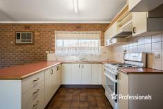  14/2 McKibbin Court Wodonga VIC 3690 $379,000 Situated in a convenient location, only 10 minutes’ walk from Wodonga’s CBD and within close proximity of schools, sporting grounds and hospitality venues, 14/2 Mckibbin Court offers the perfect opportunity for those looking to invest, downsize or purchase their first home. Set in a quiet court location, this property offers an abundance of features including three queen sized bedrooms all with built in robes and ceiling fans, a large open plan lounge / kitchen area with separate meals and gas cooktop, plus a generous sized full family bathroom. Split system heating and cooling as well as a gas furnace ensure your year round comfort. Outside the features continue with the large paved and covered alfresco area – perfect for entertaining, as well as a single lock up garage and side access for secure storage behind gates. 
