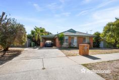  61 Campaspe Street Wodonga VIC 3690 $379,000 Situated in a convenient West Wodonga location, only a short drive from Wodonga’s CBD and within close proximity of schools, sporting grounds, Wodonga golf course, hospitality venues & the Hume freeway link, offering the perfect opportunity for those looking to invest, downsize or purchase their first home. Set in a quiet location, this property offers an abundance of features including two queen sized bedrooms with built in robes and ceiling fans, a large lounge area adjoining the kitchen with gas cooktop and separate meals area plus the generous sized full family bathroom. Year-round comfort is assured with a gas wall furnace & refrigerated box air conditioner. Outside the features continue with the covered patio area and low maintenance, secure rear yard. Car accommodation is provided with a single lock up garage, single carport, plus open car space. 