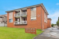  5/32 Hoskins Avenue Warrawong NSW 2502 $399,000 Neat and tidy 1br apartment with car space A lick of paint and new floors, you could make this your own Centrally located in Warrawong Easy walk to the Lake, and Warrawong shopping Centre Well maintained apartment complex 