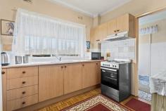  5/32 Hoskins Avenue Warrawong NSW 2502 $399,000 Neat and tidy 1br apartment with car space A lick of paint and new floors, you could make this your own Centrally located in Warrawong Easy walk to the Lake, and Warrawong shopping Centre Well maintained apartment complex 